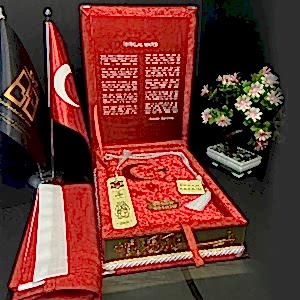 AYYILDIZ MODEL KADİFE KAPLAMALI KUR’AN-I KERİM SETİ PLAKET
