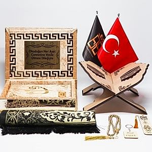 Kadife Kaplamalı Kabe Desenli Ahşap Rahleli Kuran Seti 17x24 Cm