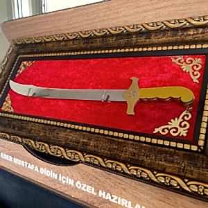 Masa Üstü Kılıçlı Ahşap Stand